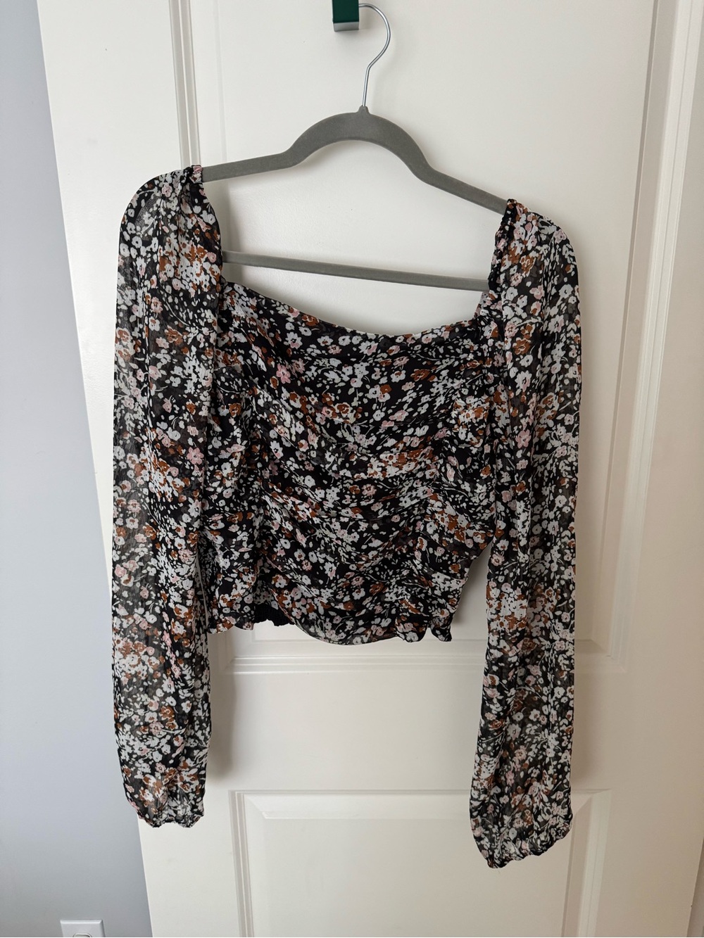 Lulu's Black Multi Floral Long-Sleeve Cropped Blouse